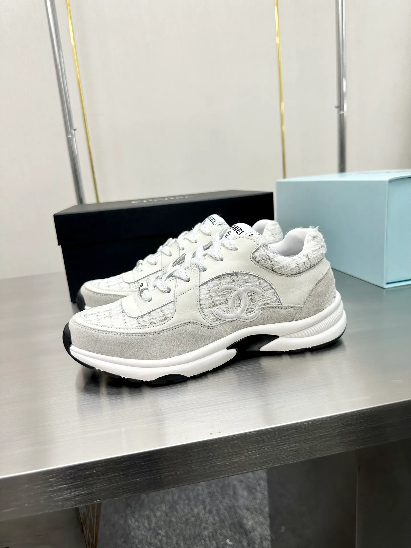 👟👟Ex-factory price 480 👟👟 Women's Shoes Women's Clothing Women's Shoes Women's Clothing Women's Shoes Women's Clothing Women's Shoes Women's Clothing Chanel Chanel - 2023 Counter Top Casual Sports Shoes This classic design; the upper is electro-embroidered with a variety of craftsmanship; the outsole is fashionable and sporty; extraordinary inclusion of a variety of color matching elements... The diversified mix and match is very beautiful and versatile, and can be used for leisure, fashion, sports, and outdoor... ꫛꫀꪝ Go➫ Material: ❶Upper is made of: original imported mercerized velvet + double-layer breathable mesh ❷Inside is made of: original imported breathable mesh ❸Outsole is based on: original T👟👟factory price U combination outsole. Counter boutique packaging complete set for women 35–41 and men 38-46